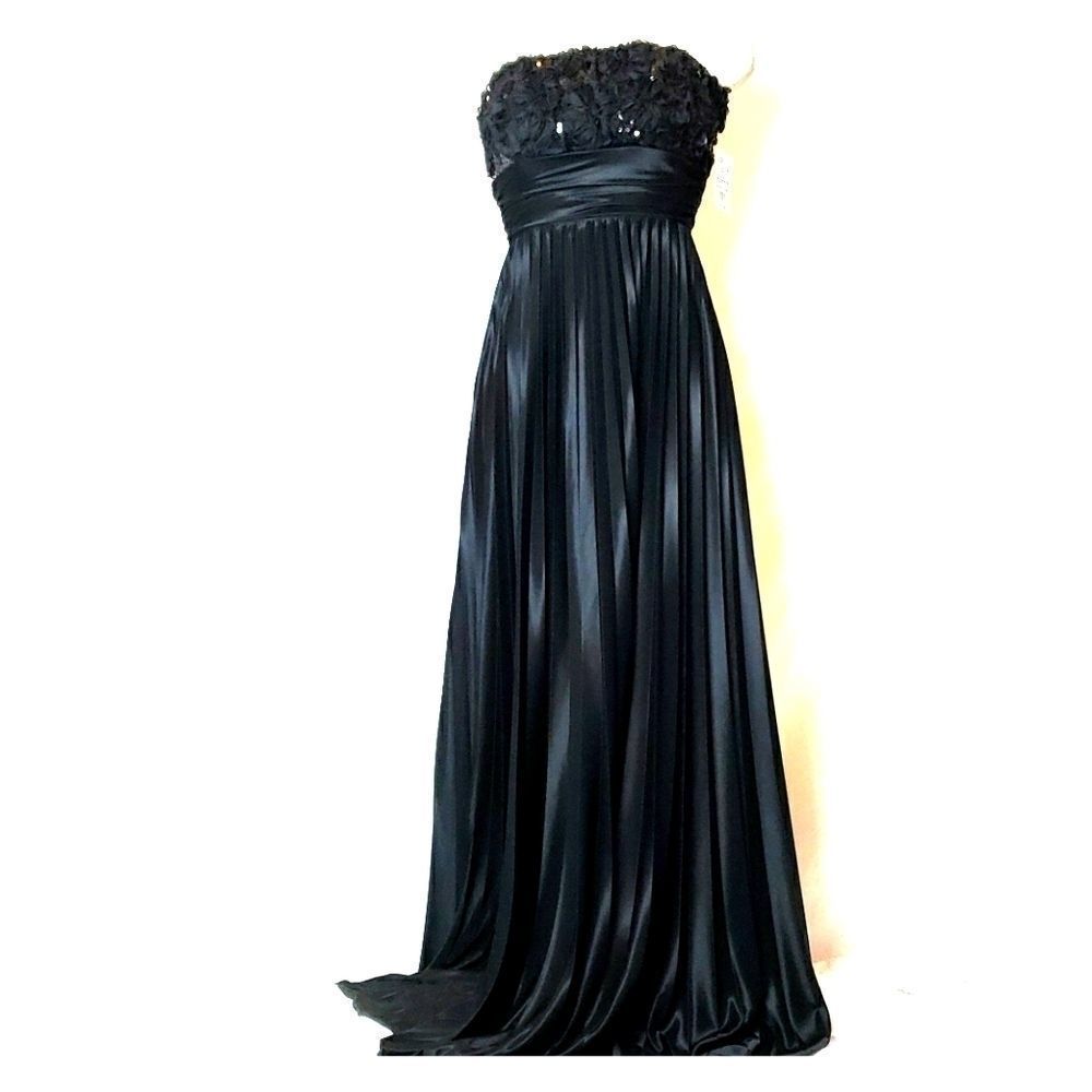 SPEECHLESS Strapless Sequin Flower Pleated Maxi